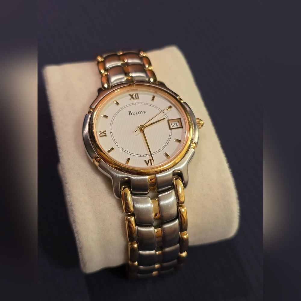 Bulova Vintage Dual Tone Quartz Watch with Date Display A2 2002